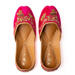 Load image into Gallery viewer, Mridula, wedding jutti, bride jutti