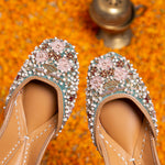 Load image into Gallery viewer, Bravery, designer punjabi jutti, wedding jutti