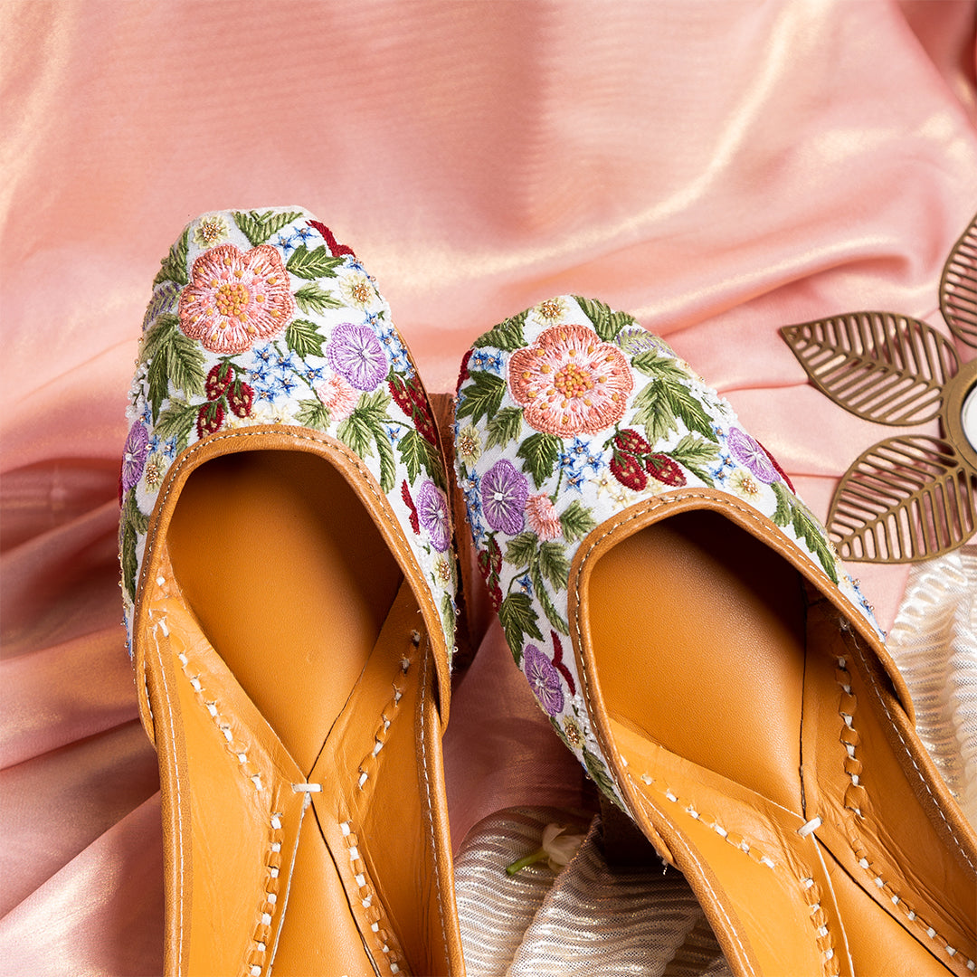 Shop White Juti for Women Online at Best Price – KalaIndia