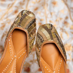 Load image into Gallery viewer, Fearless Spark, punjabi jutti