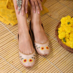 Load image into Gallery viewer, Flora, Women Mojaris, punjabi Jutti