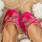 Load image into Gallery viewer, Mridula, wedding jutti, bride jutti