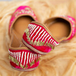 Load image into Gallery viewer, Mridula, wedding jutti, bride jutti