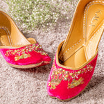 Load image into Gallery viewer, Mridula, wedding jutti, bride jutti