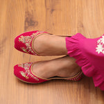 Load image into Gallery viewer, Mridula, wedding jutti, bride jutti