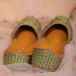 Load image into Gallery viewer, Nakashatra, punjabi Jutti