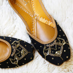 Load image into Gallery viewer, Nazaara, black punjabi jutti