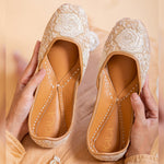 Load image into Gallery viewer, Pankhudi, punjabi Jutti, Women Mojaris