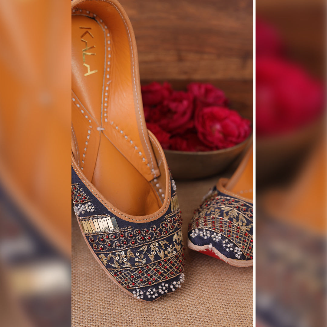 Shandaar, black punjabi jutti, mojari for women