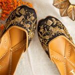 Load image into Gallery viewer, Shyen, punjabi Jutti, Women Mojaris