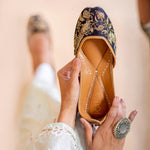Load image into Gallery viewer, Shyen, punjabi Jutti, Women Mojaris