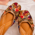 Load image into Gallery viewer, Soulful Grace, punjabi Jutti, Women Mojaris