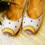 Load image into Gallery viewer, Sunshine, punjabi Jutti