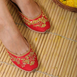 Load image into Gallery viewer, Swarna, bride jutti, mojari for women