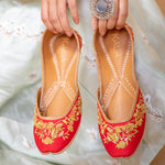 Load image into Gallery viewer, Swarna, bride jutti, mojari for women