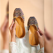 Shandaar, black punjabi jutti, mojari for women